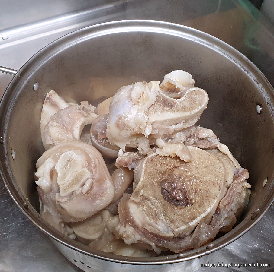 핏물을 한번 제거한 우족 사진