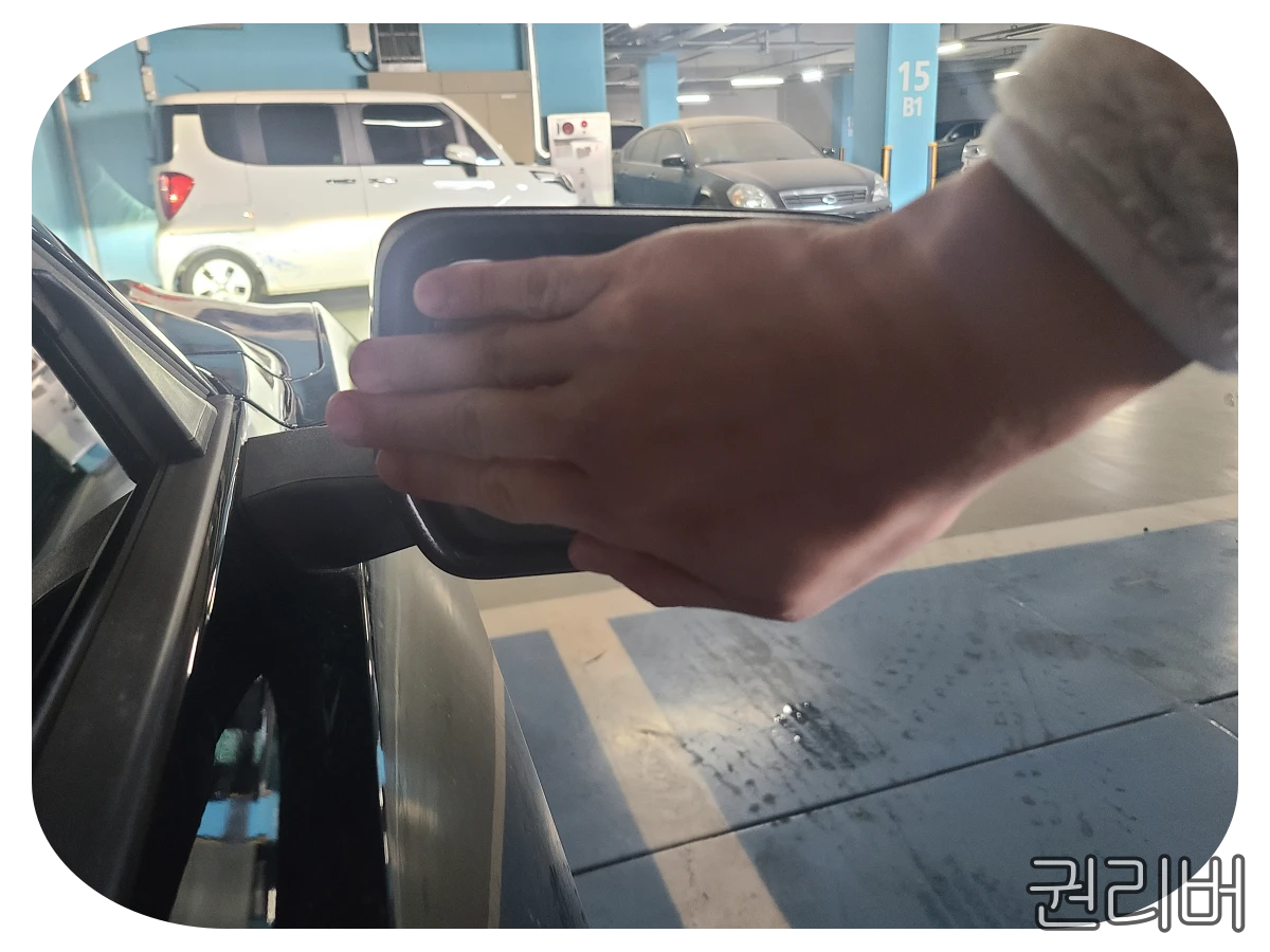 한-손으로-가려지는-사이드미러