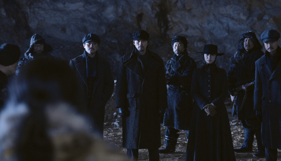 영화 하얼빈 박점출에게 폭약을 달라고 요청하는 안중근, 공부인, 김상현, 우덕순