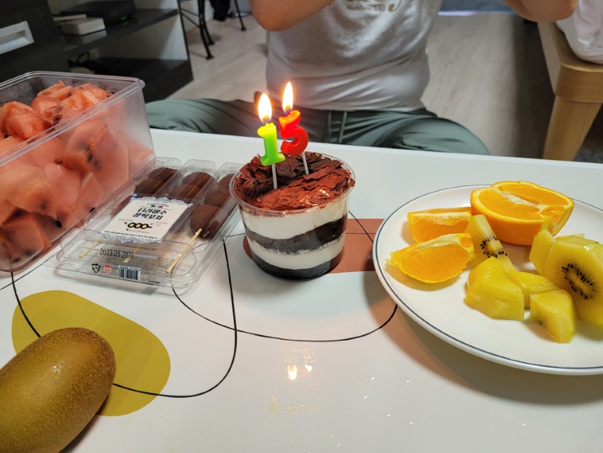 고성 씨랜드 펜션 객실에서 한 생일파티