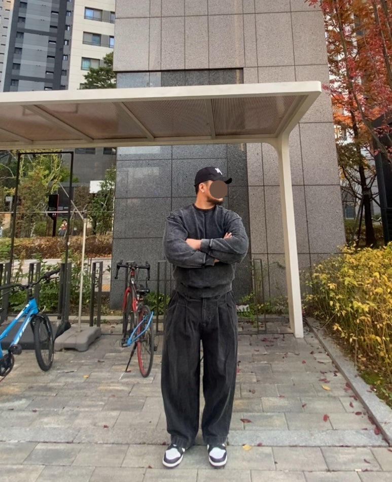 데일리룩('25. 11. 13.)뉴에라 NY 빈티지볼캡, 소버먼트 스톤워싱 빈티지 맨투맨, 무신사스탠다드 데님와이드 벌룬팬츠, 나이키 nike 덩크 로우 돌고래 DD1391-100