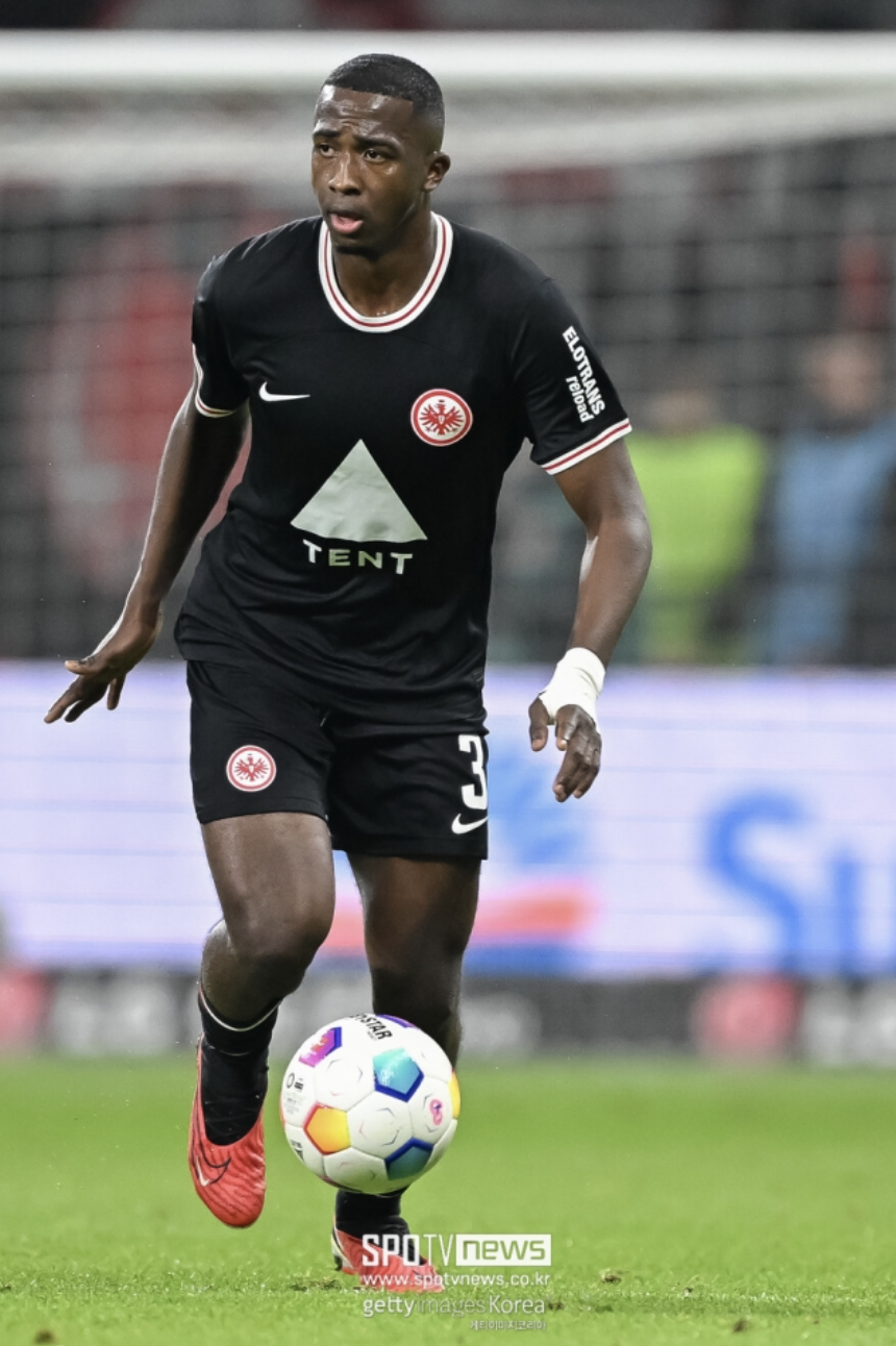 프랑크푸르트에서 파리 생제르맹으로 이적을 앞두고 있는 윌리안 파초 (사진출처.스포티비)