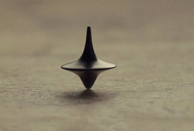 영화 인셉션의 팽이 도는 장면