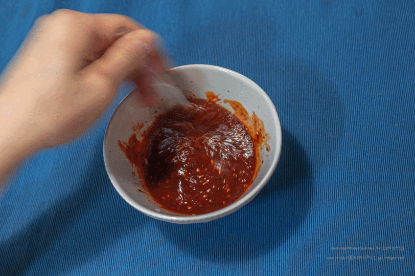 비빔국수 양념장 잘 섞어주세요