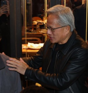 젠슨 황 프로필