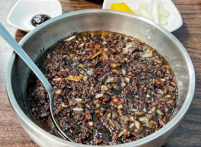 2025 서울 간짜장 맛집 핫이슈, 청량리 &lsquo;홍릉각&rsquo;이 유튜브에서 폭발한 이유