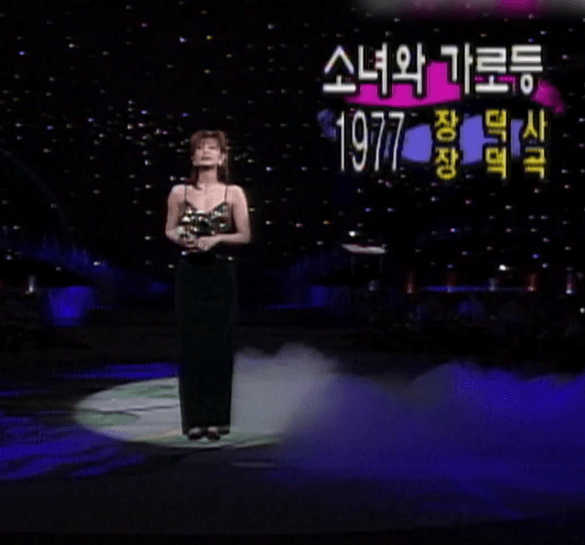 진미령 소녀와 가로등