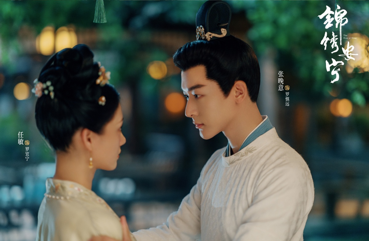 금수안녕-장완이와 임민-임민의 팔 잡은 모습