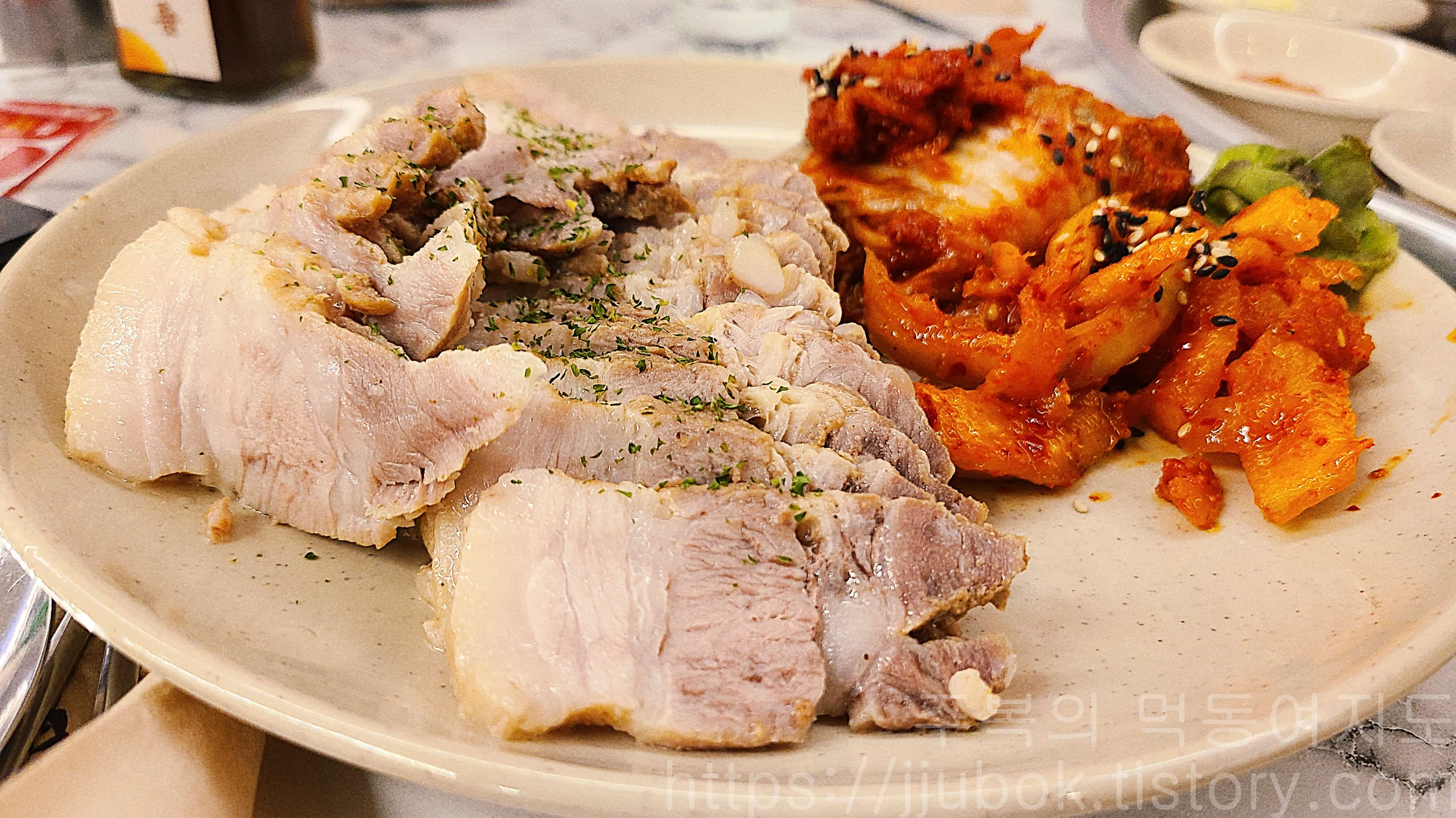 오봉집-보쌈-맛