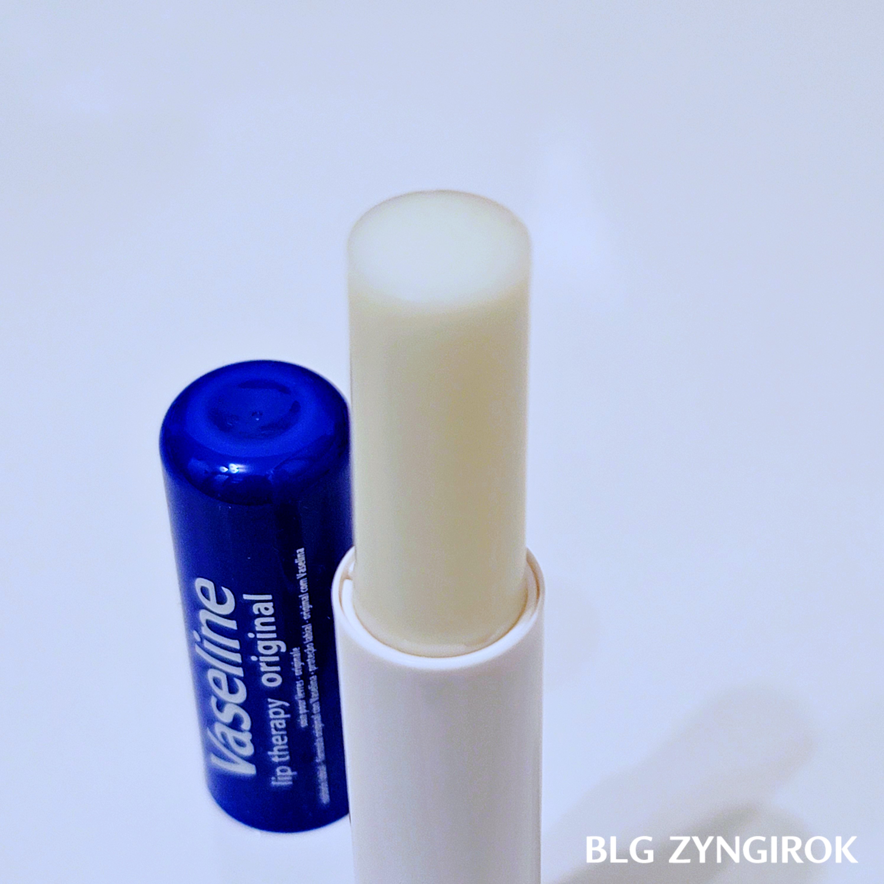 바세린 립밤을 끝까지 뺀 모습이다.