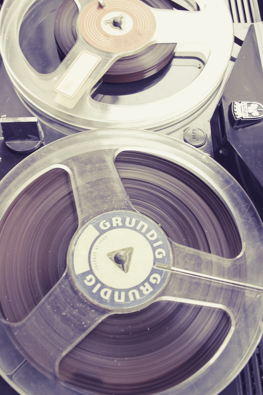 구형 테이프 레코더 머신