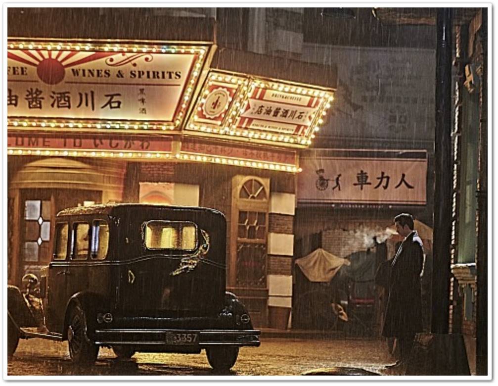 영화 밀정 의열단 김우진이 임무 수행하는 모습