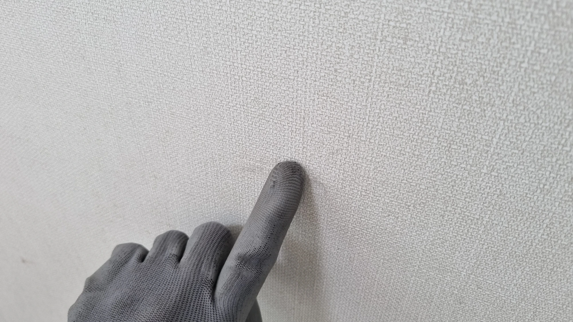 찢어진 벽지 보수 완료 모습