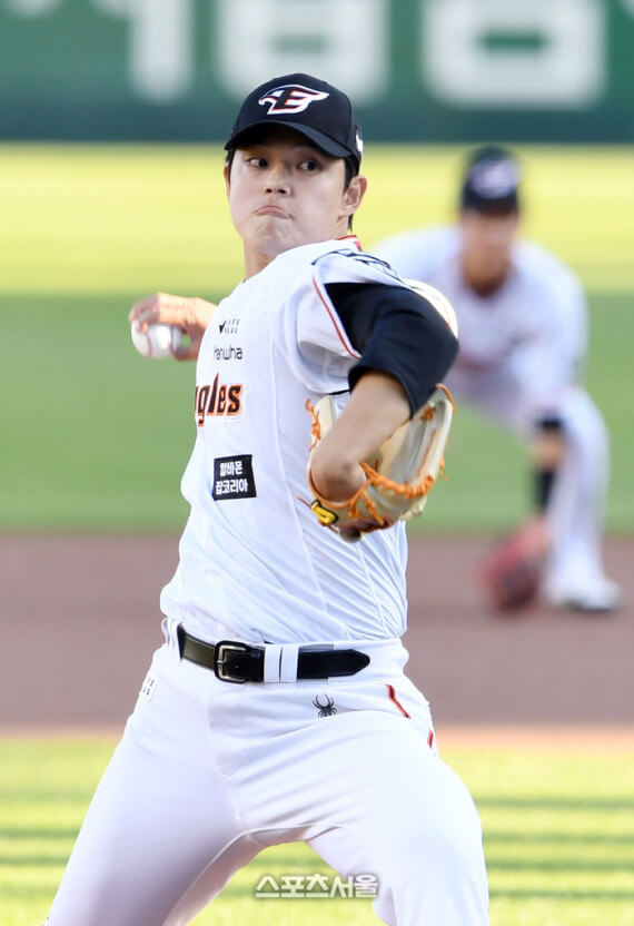 문동주-역투모습