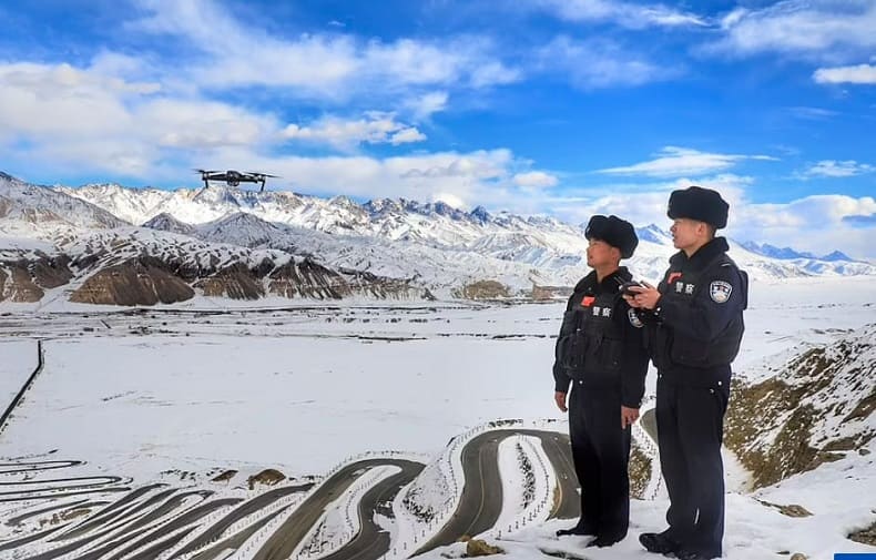 보기만 해도 멀미나는 꼬불꼬불 중국 판룽 도로..곡선부만 무려 200개 넘어 VIDEO: Road in China with jaw-dropping hairpins is now a tourist attraction: Highway reaches an altitude of