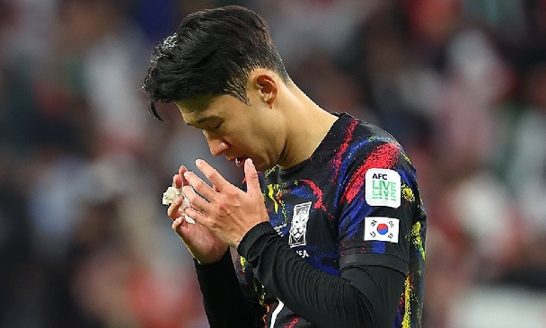 손흥민 이강인의 싸움 - 탈구된 손가락