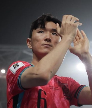 북중미 월드컵 3차 예선 미드필더 라인업 - 황인범