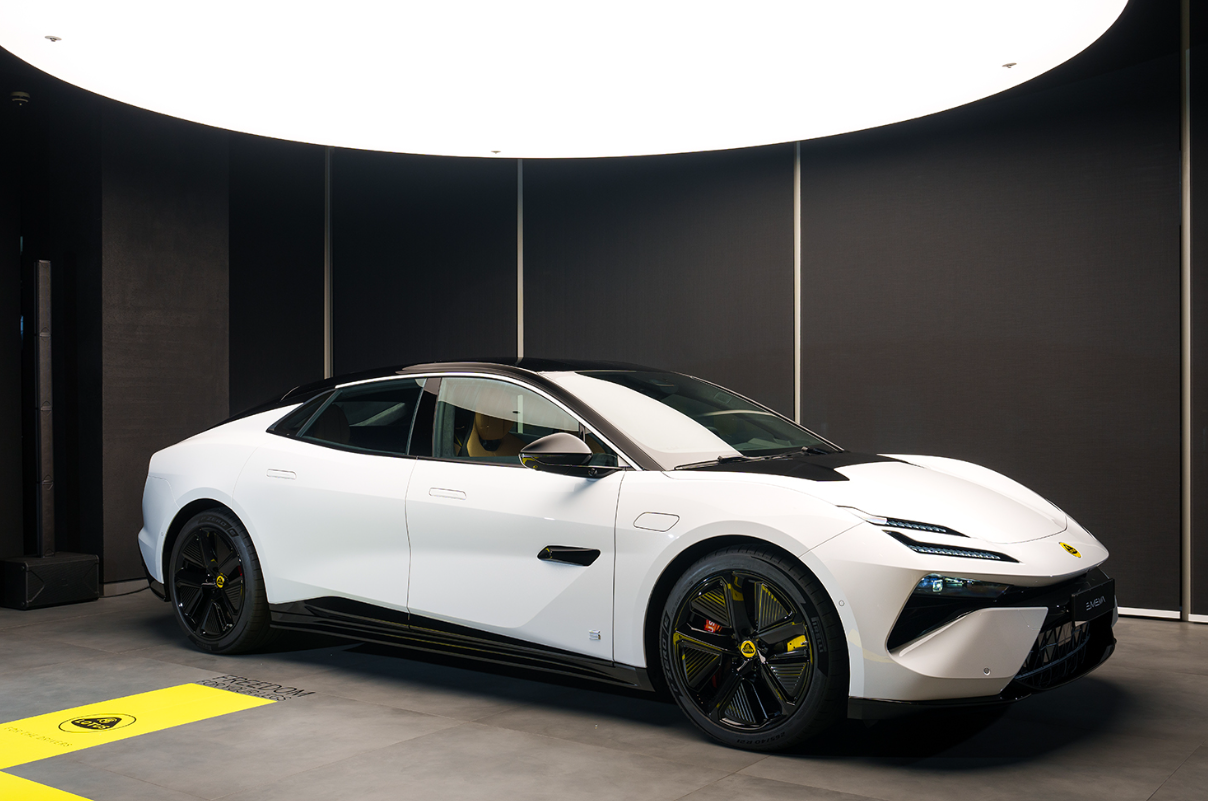 로터스 엘레트라 사진