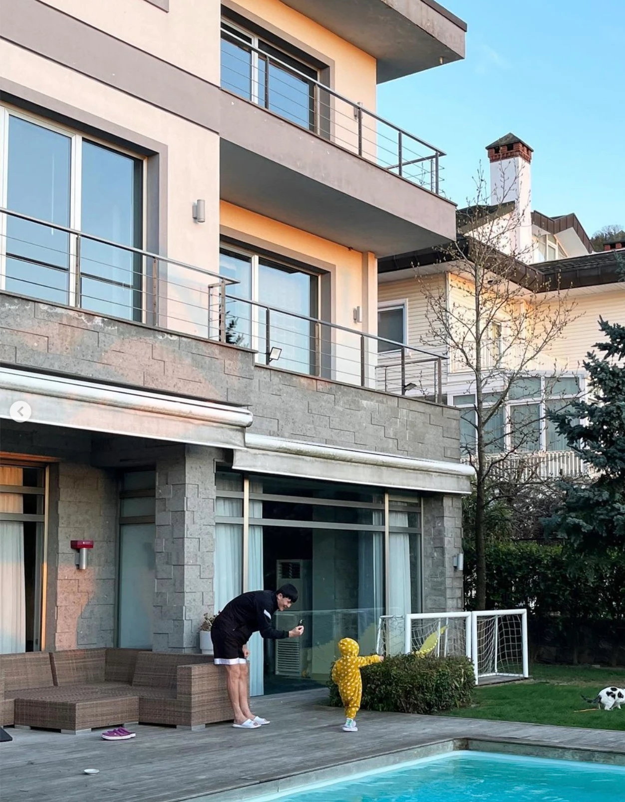 김민재 딸과 놀고 있는 모습