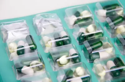 약통에 들어있는 비타민