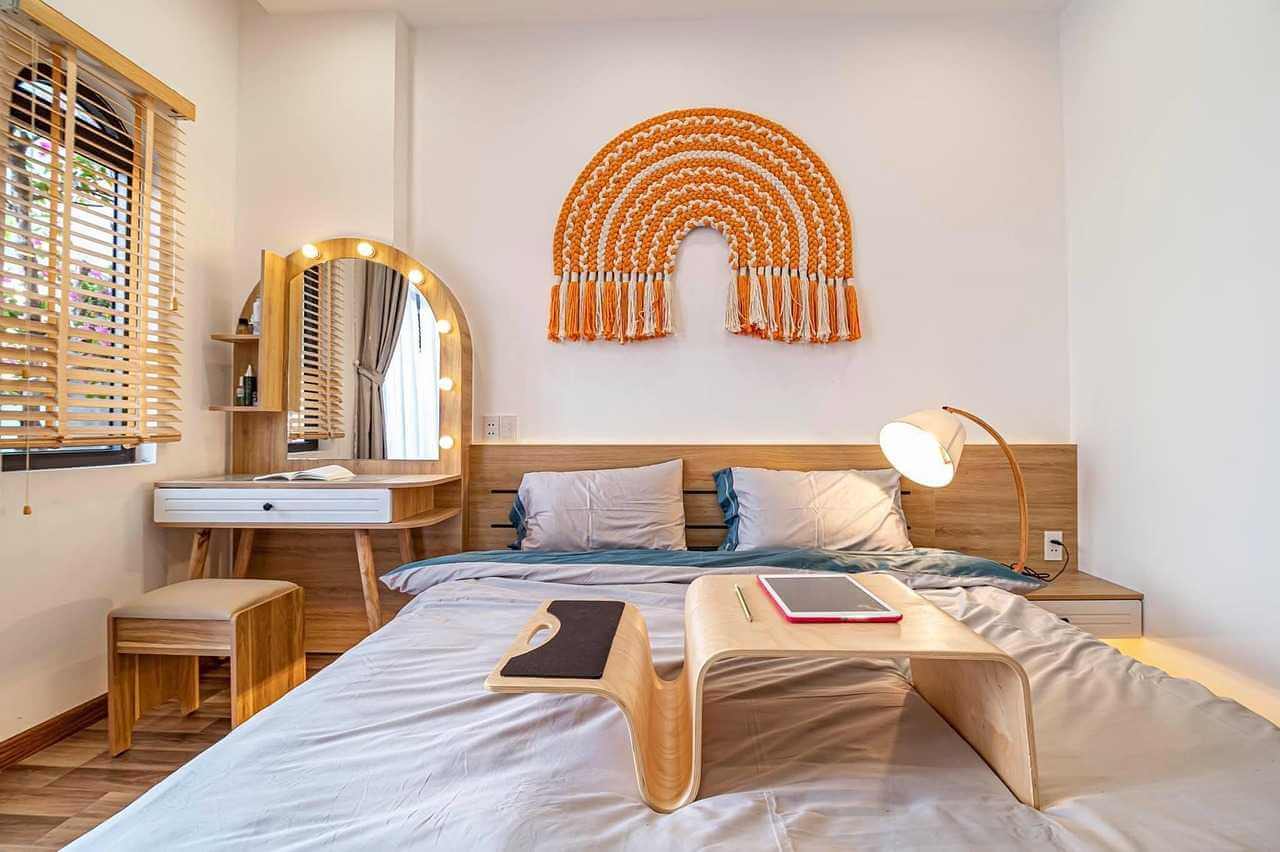 침대 화장대 라이트 등 실내 가구 뷰