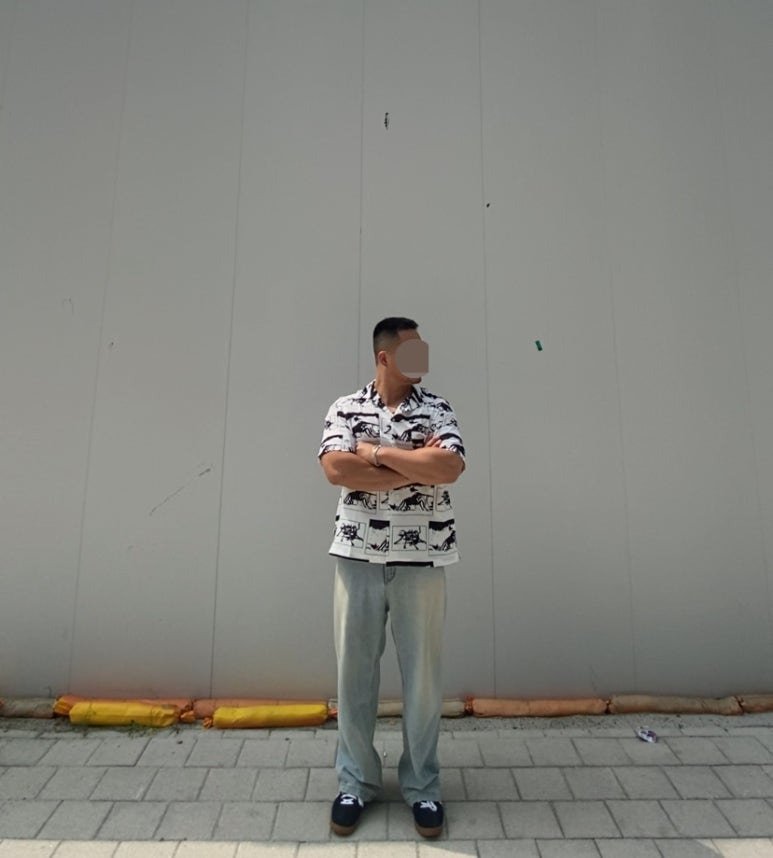 데일리룩('26. 7. 17.)매스노운 앤트 오버핏 반팔 하와이안 셔츠, 에러스익셉티드 연청 데님팬츠, 컨버스 올스타 클래식 트레이너 옥스 스웨이드, 섹스토 팔찌, 서지컬스틸 팔찌