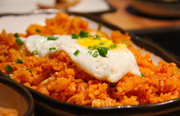 김치볶음밥이 수프로? 익숙한 재료의 새로운 변신