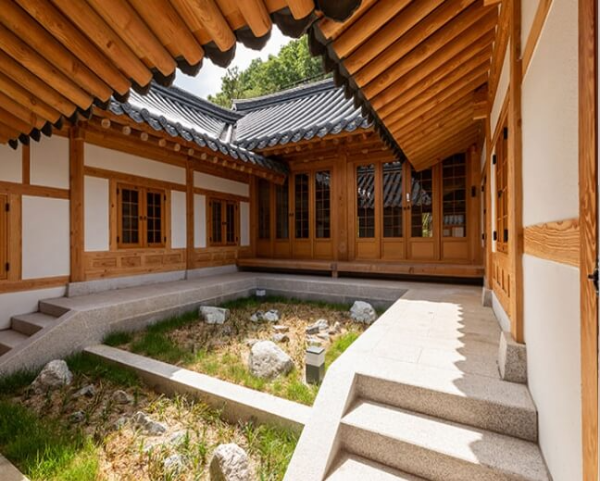 김천 사명대사공원 숙박동 중정