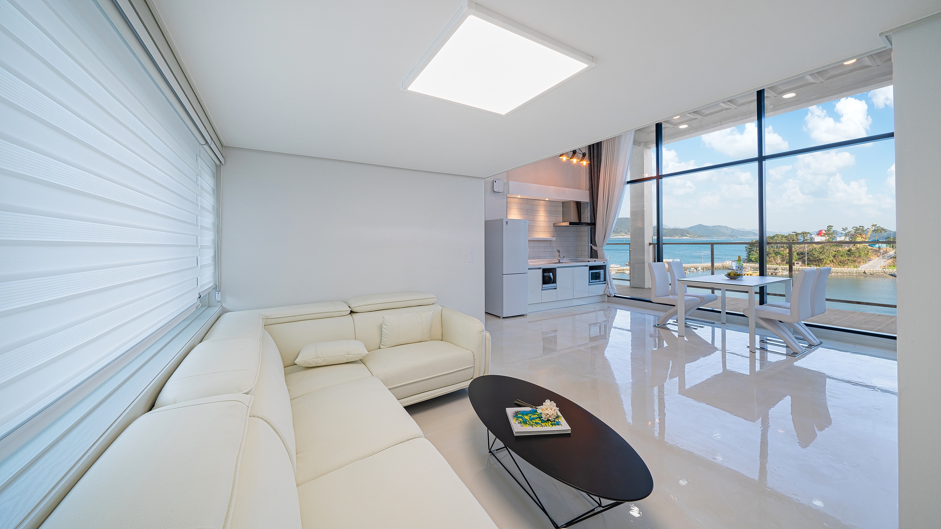 풀빌라이유 Family in 2U 2 거실