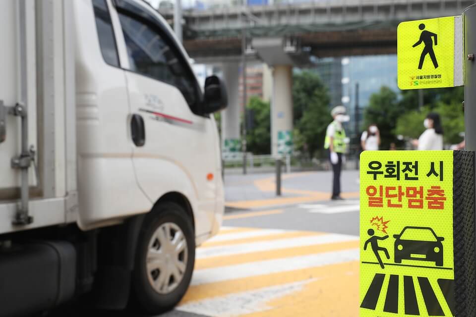 우회전 신호위반 단속