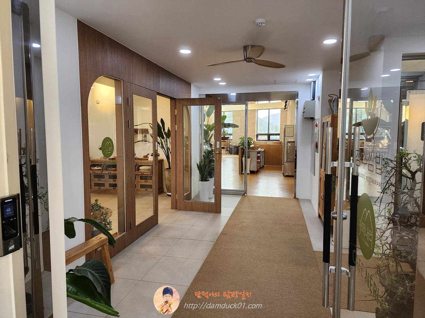 장수쌈밥 2층 입구