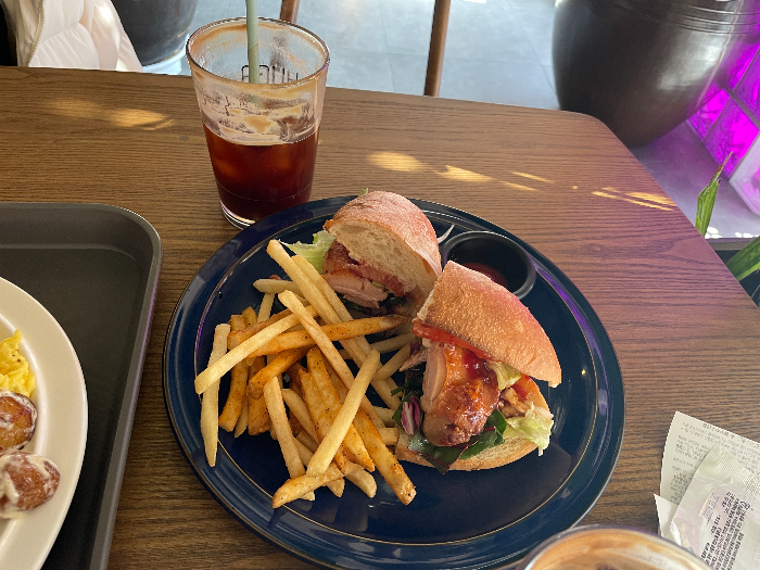 은평구 구파발 브런치 카페 맛집 휴가 치킨 샌드위치 브런치 