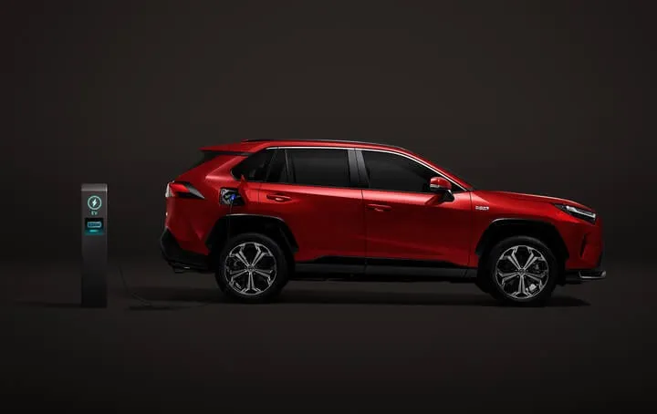 충전중인 라브4 플러그인 하이브리드