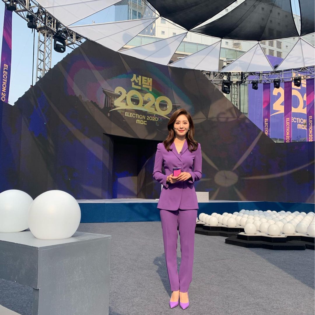 2020 선거방송에서... 정장 입은 박연경 아나운서