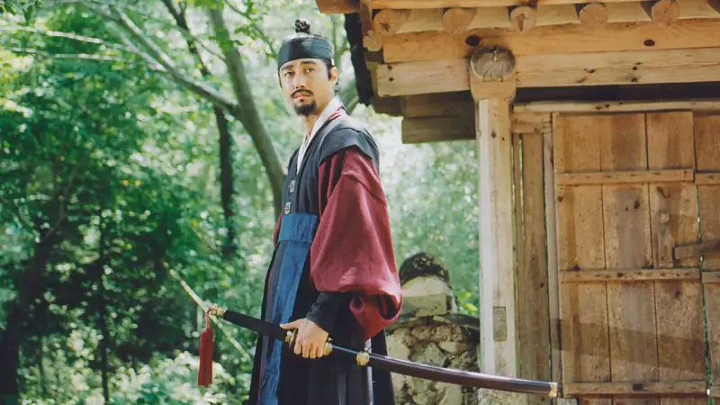 혈의 누에서 칼을 들고 있는 차승원