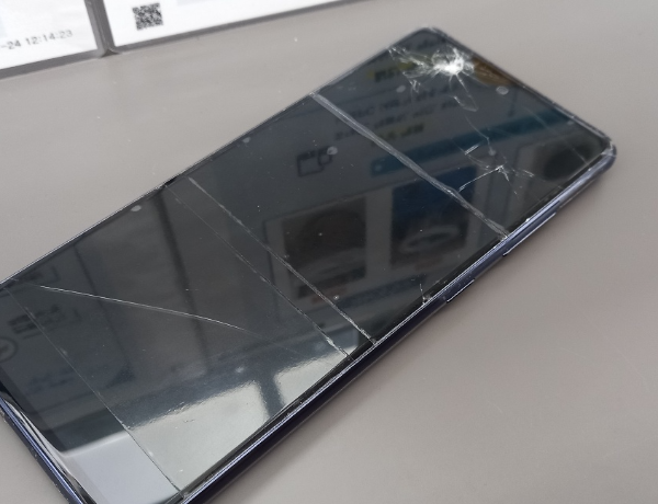 삼성갤럭시 S20 FE 기존 SM-G781N 모델의 액정 파손