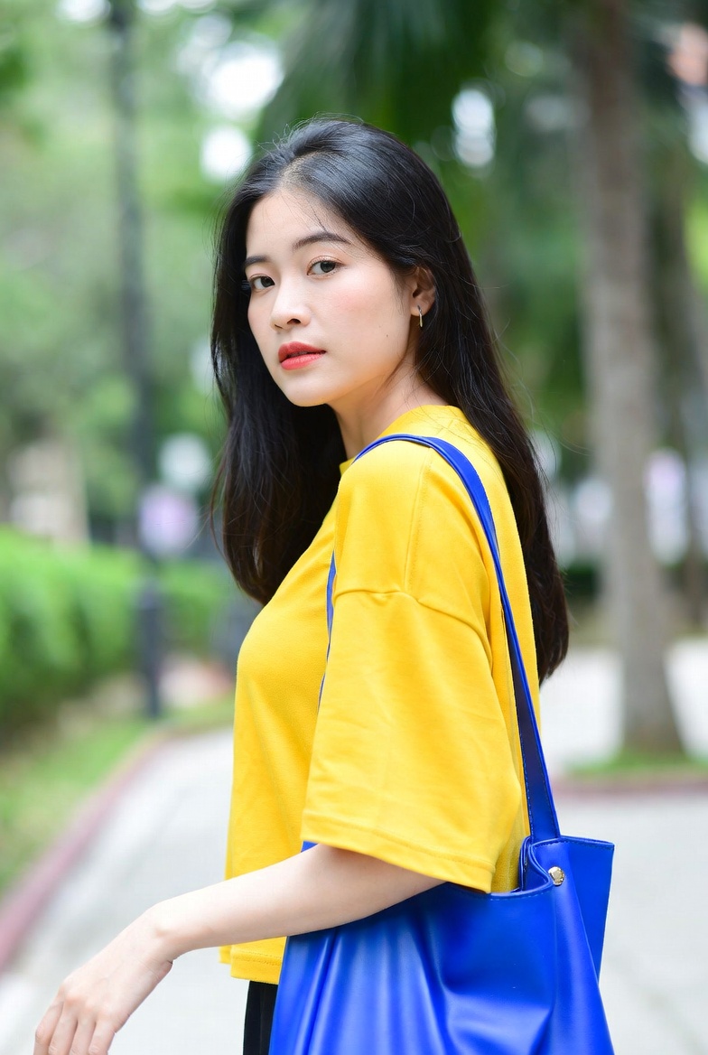 예로우 옷