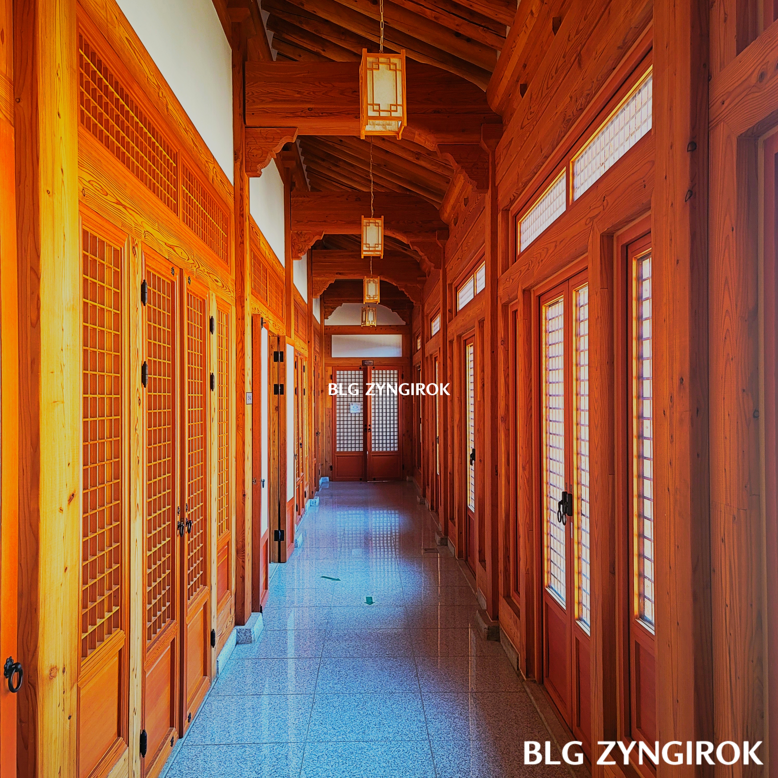 국립-아세안-휴양림-임유당-내부-복도-모습이다.