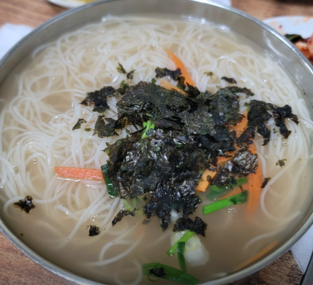 원조 홍두깨 윤정이 손칼국수 대표 메뉴