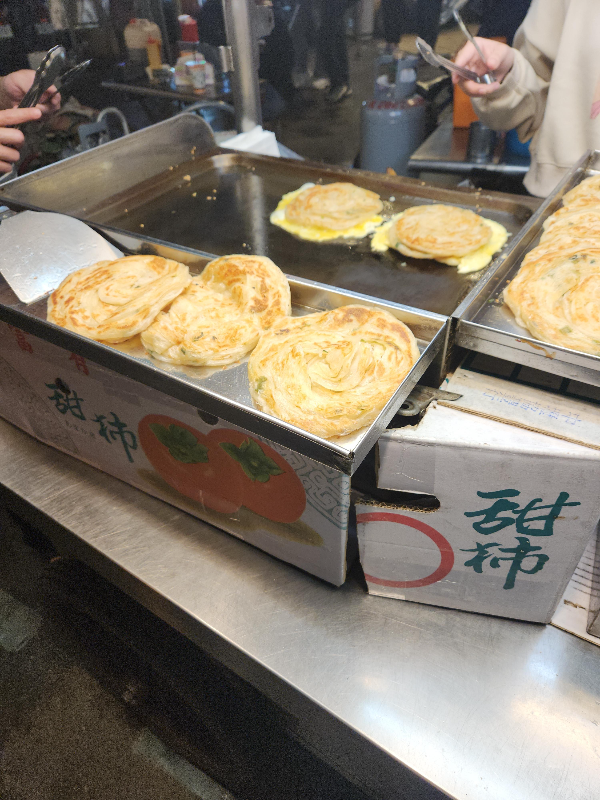 타이베이 스트릿 푸드: 스린 야시장과 라오허제 야시장 및 시먼 탐방_스린_다양한 파전