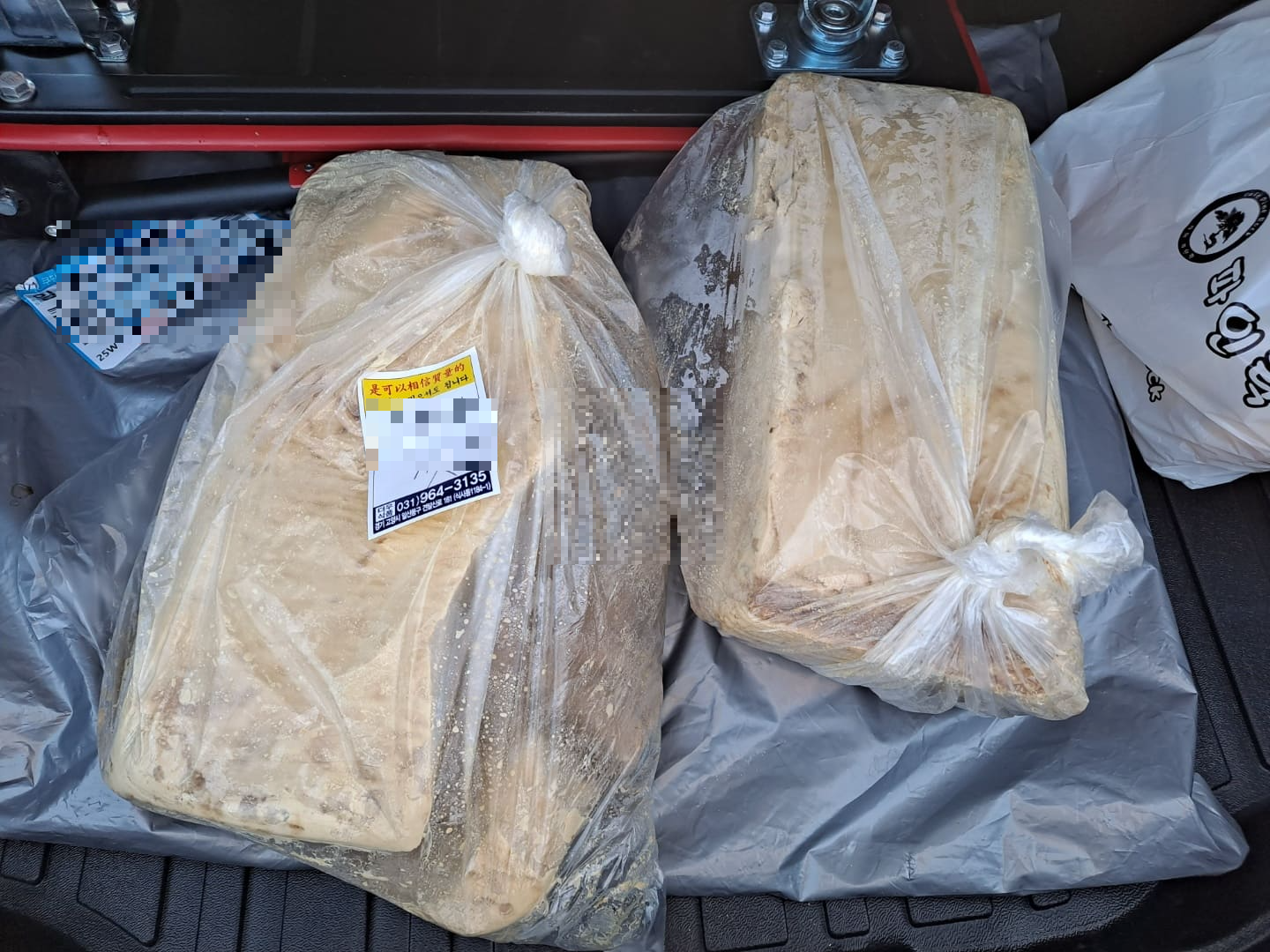 도토리-녹말-덩어리-두개