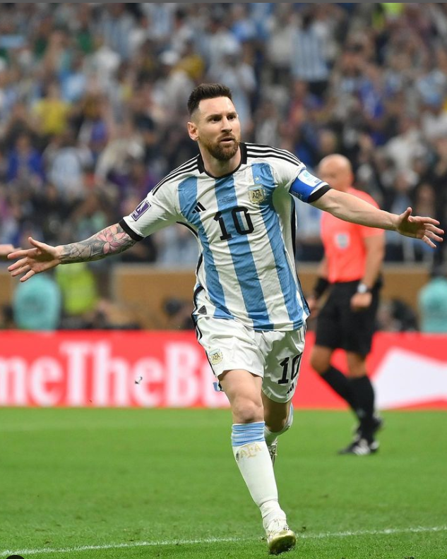 세레모니 하는 메시