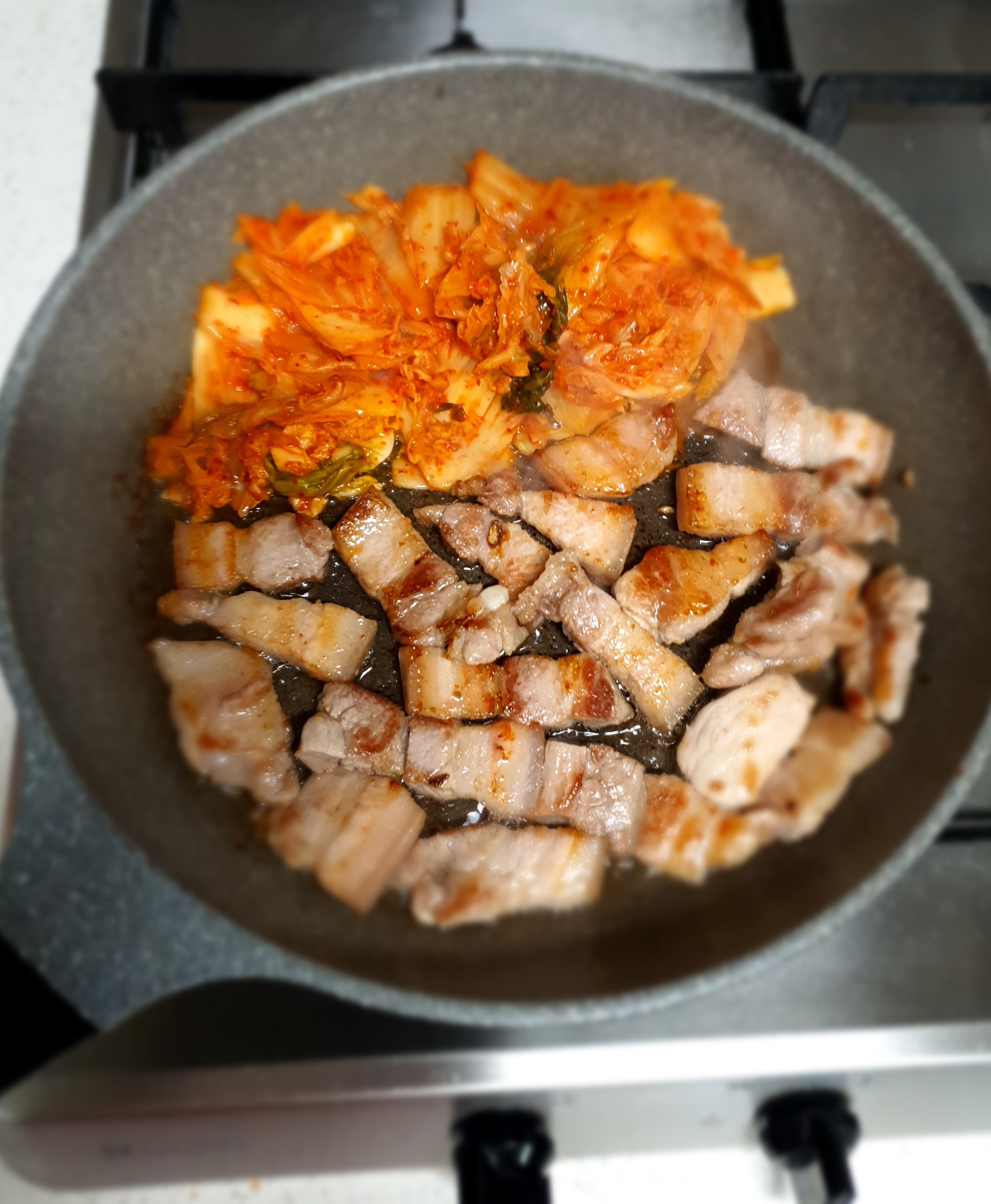 김치도-같이-구우면-맛있어요.