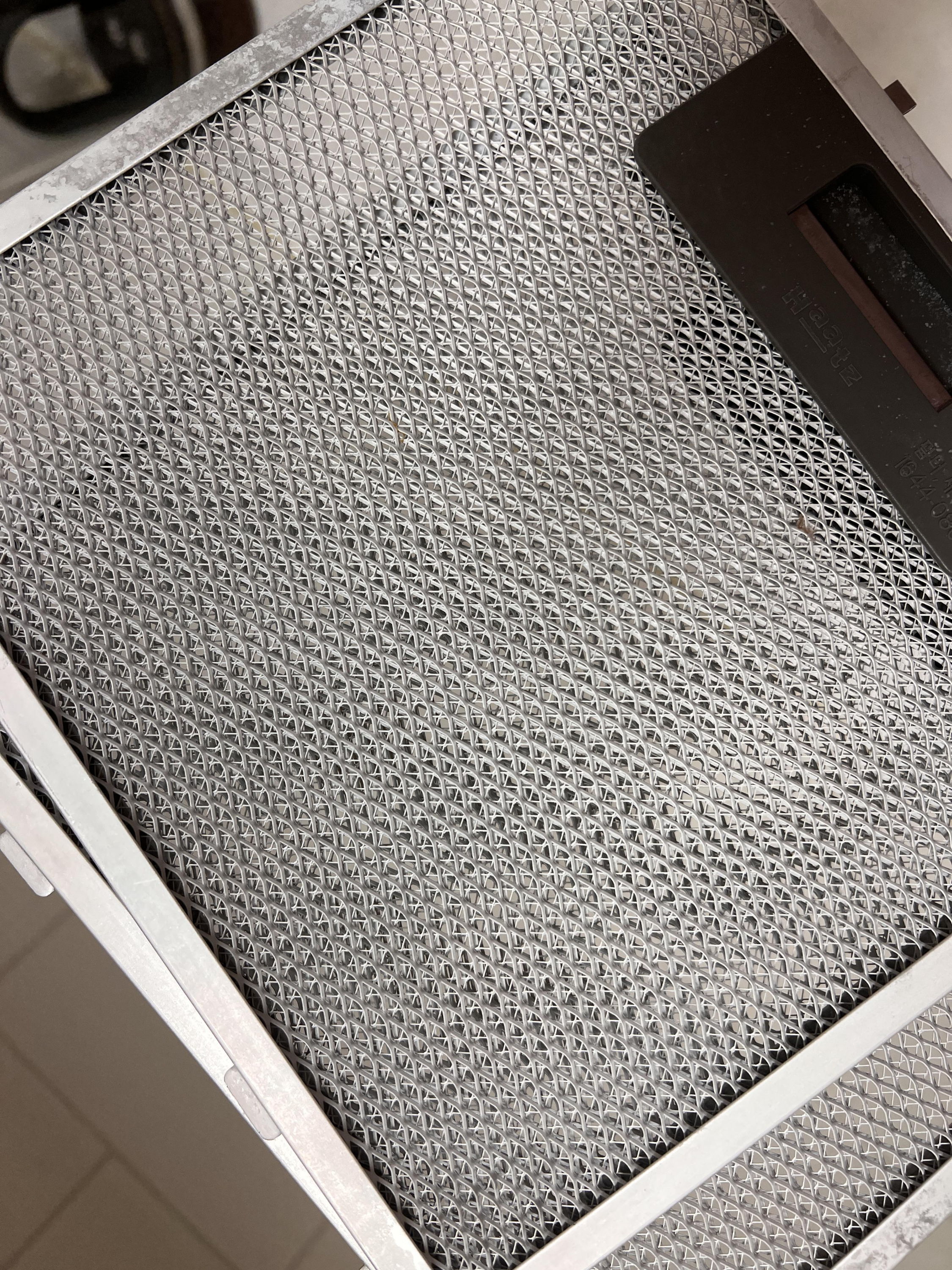 세척중인 롯지펜과 후드필터