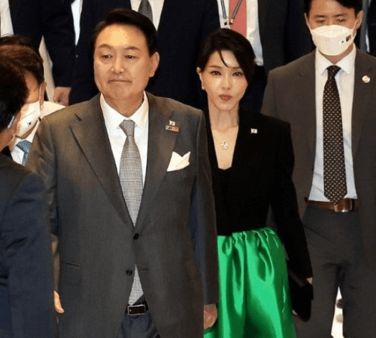 김건희 목걸이 정품 가격 공개