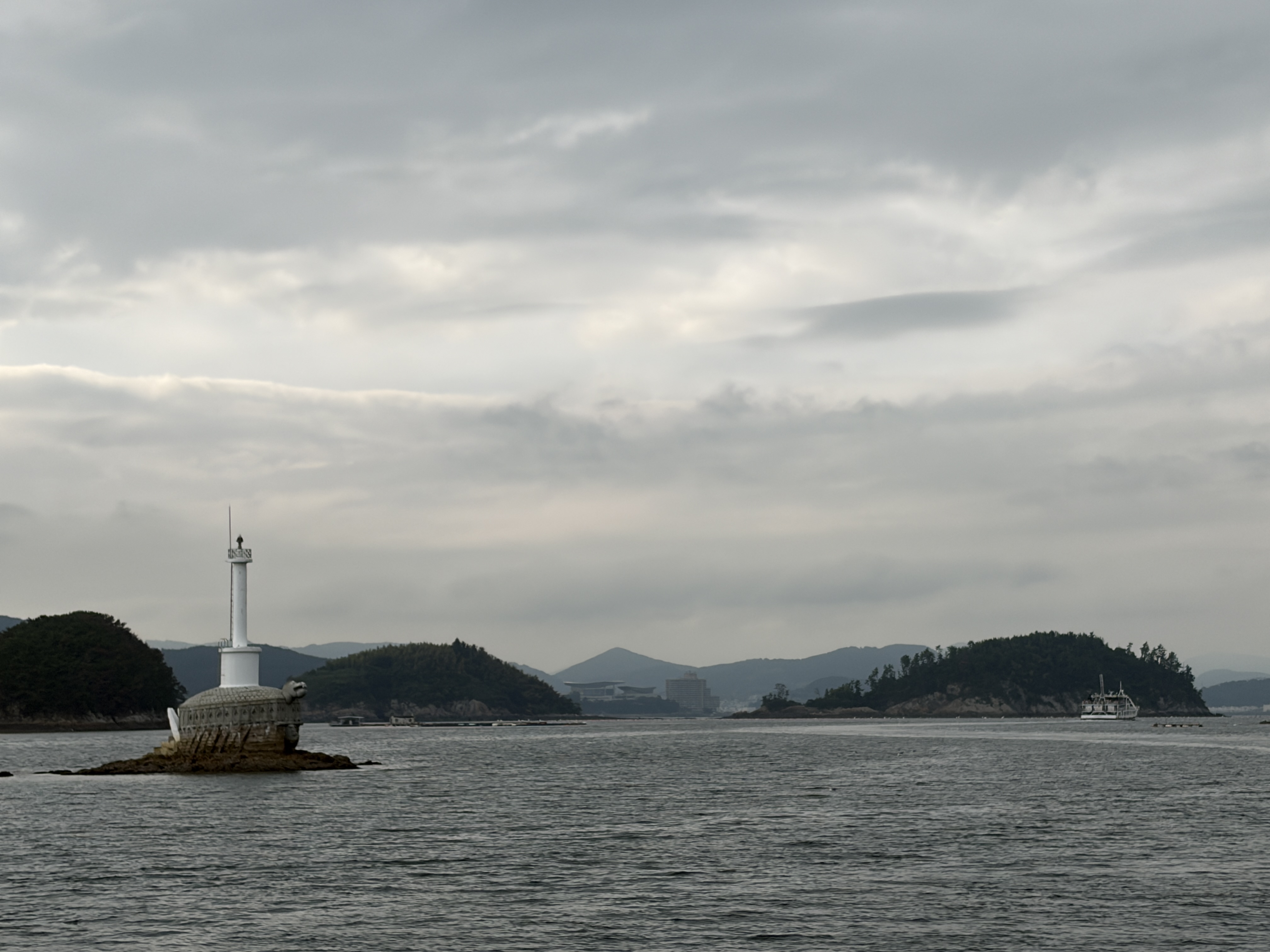 한산도 입구 거북선 등대