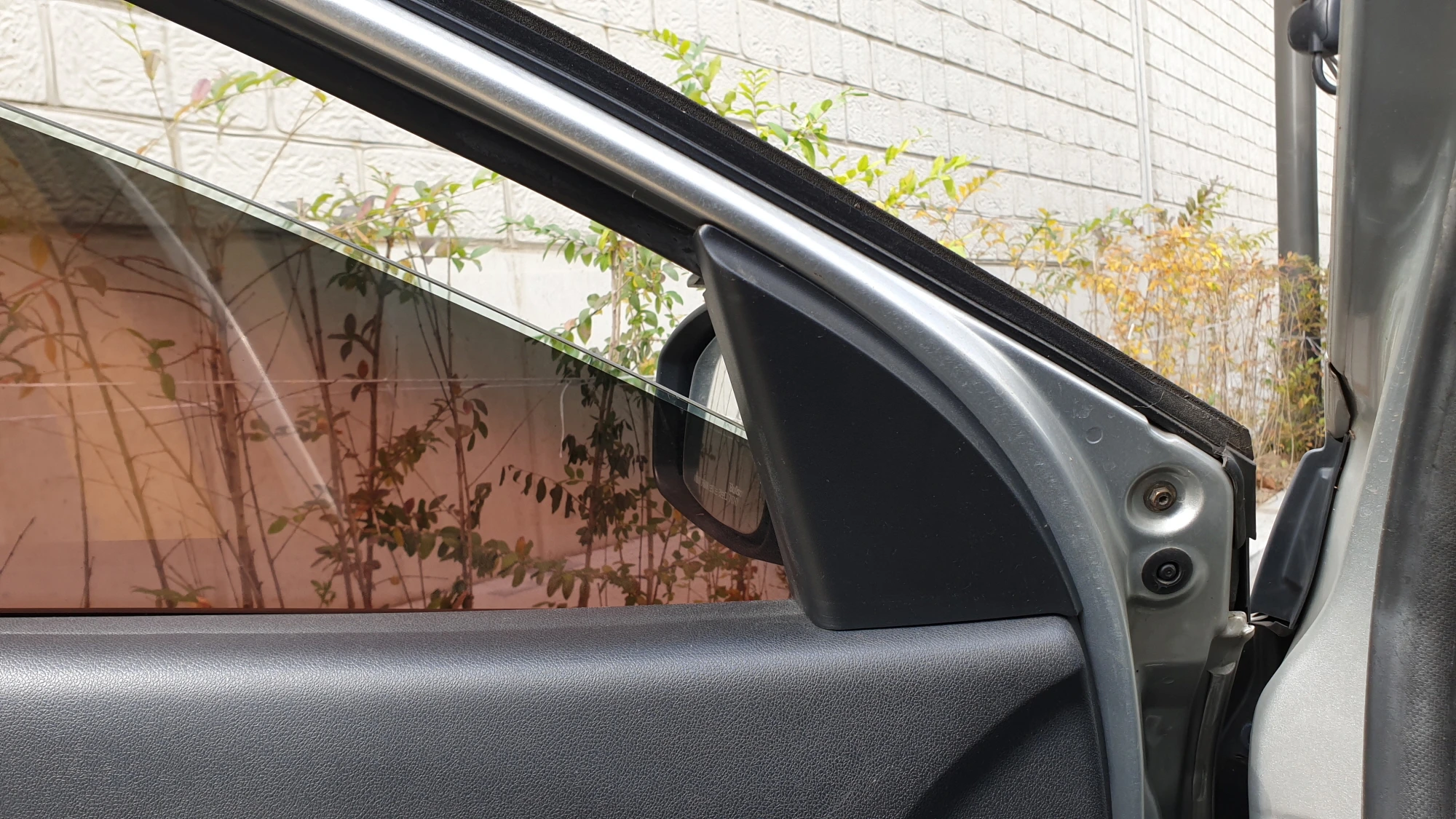 사이드미러 교체 고정 완료 모습