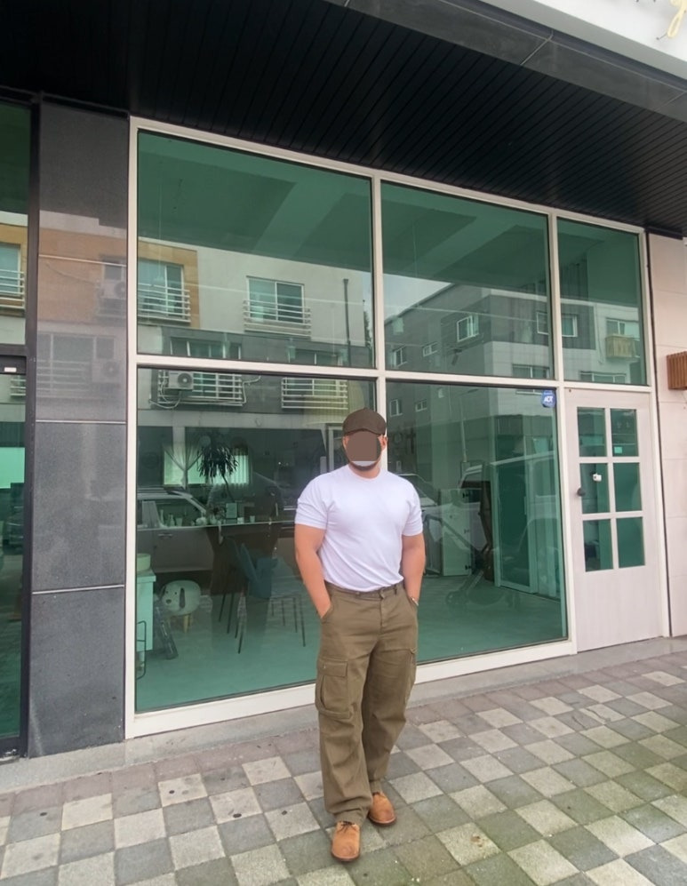 데일리룩(2025. 7. 30.)와일드브릭스 헤링본 헌팅캡 브라운, 무신사 무신사스탠다드 쿨탠다드 반팔 티셔츠 화이트, 프리즘웍스 카고 팬츠 카키, 레드윙 아이언레인저 호손뮬스키너