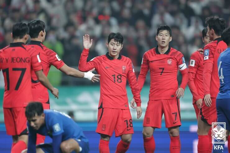 한국 축구 선수들 경기 모습