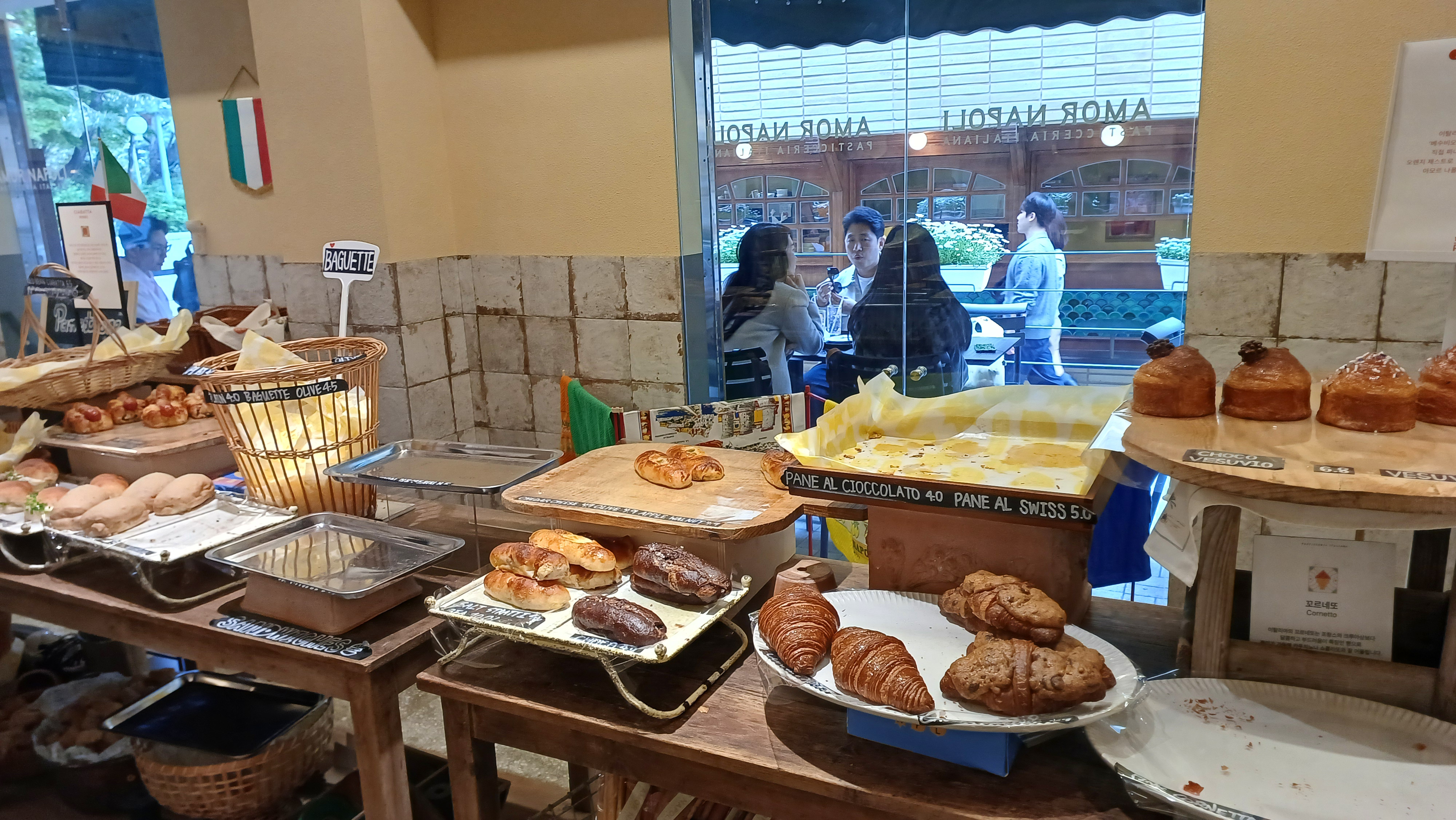 아모르나폴리-안국점-카페-7